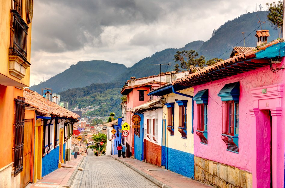 [Translate to Englisch:] A street with colorful houses in Colombia