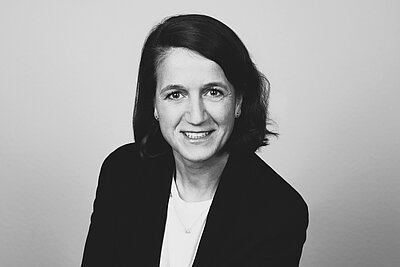 Dr. Julia Bellinghausen